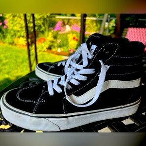 Vans Sk8-Hi Shoe women’s size 8 black and white